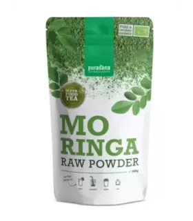 Imagen de hojas de Moringa oleifera cosechadas y procesadas en polvo fino.